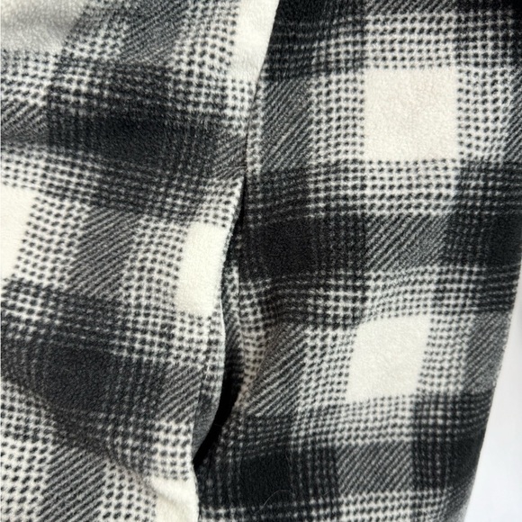 Eddie Bauer Flannel Shirt with pockets ~ Size Large - Picture 4 of 4